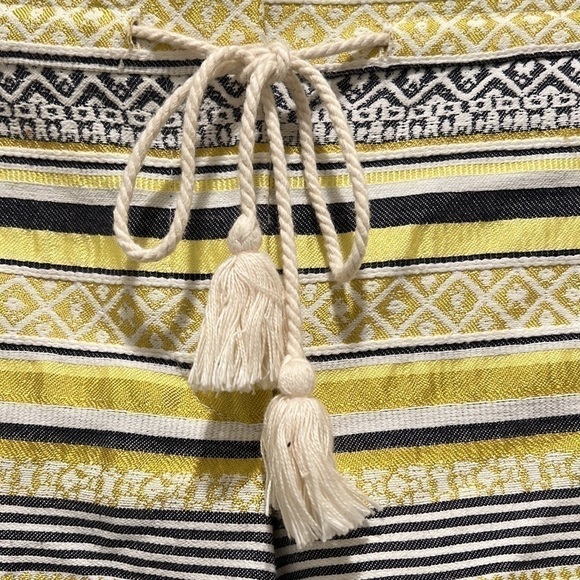 Ann Taylor LOFT Ravenna yellow woven shorts 6 - Picture 3 of 6